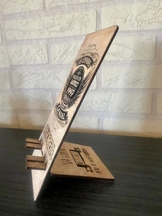 Fotografía de Soporte de móvil en MDF