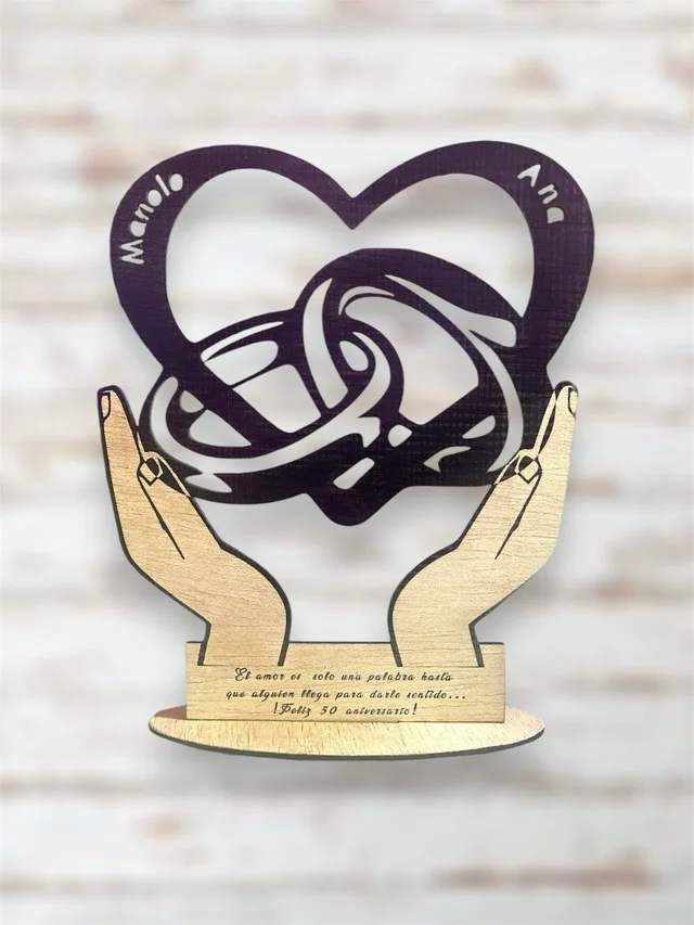 Fotografía de Corazón porta alianzas para bodas de oro