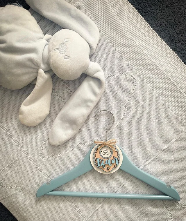 Fotografía de Percha personalizada para bebé