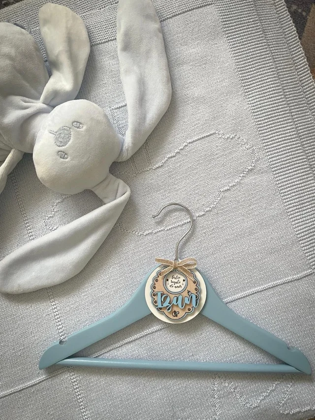 Vista 2 de Percha personalizada para bebé